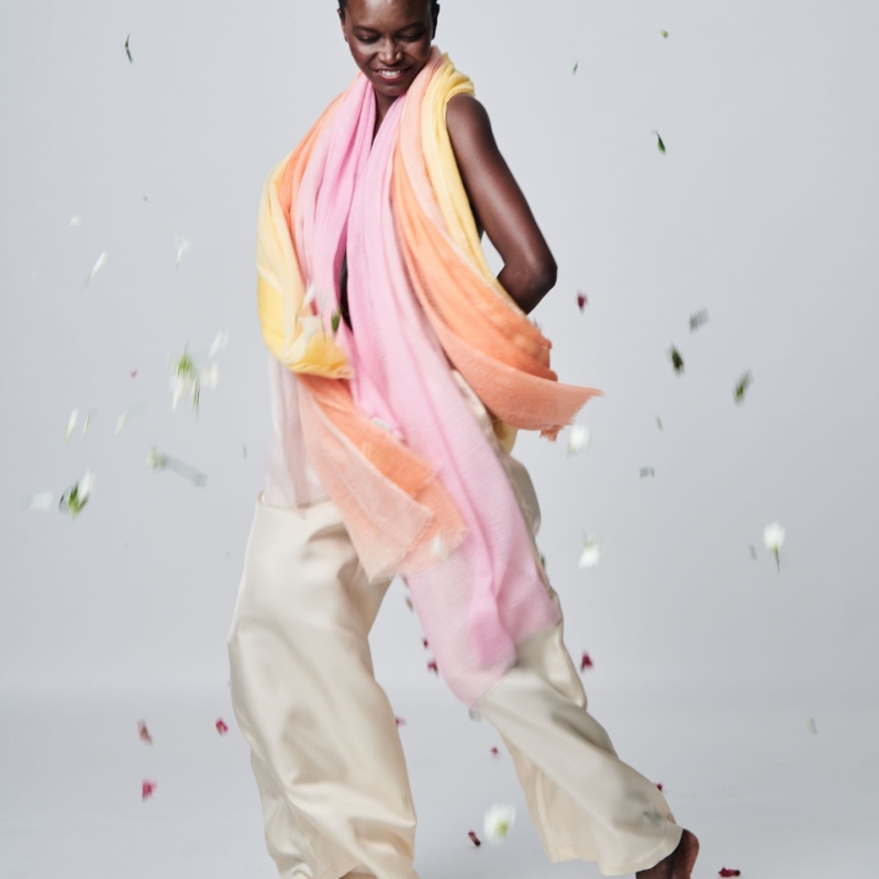 Schals in verschiedenen Farben